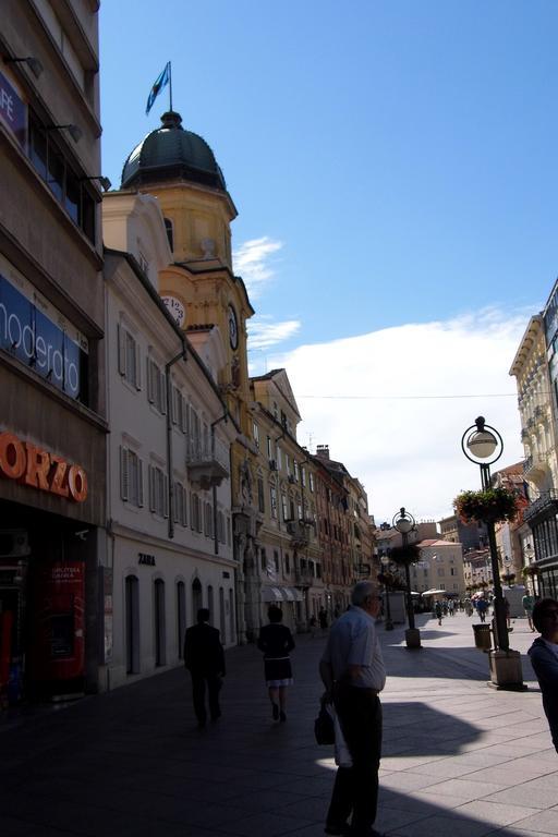 Studio And Rooms Korzo Rijeka Bagian luar foto