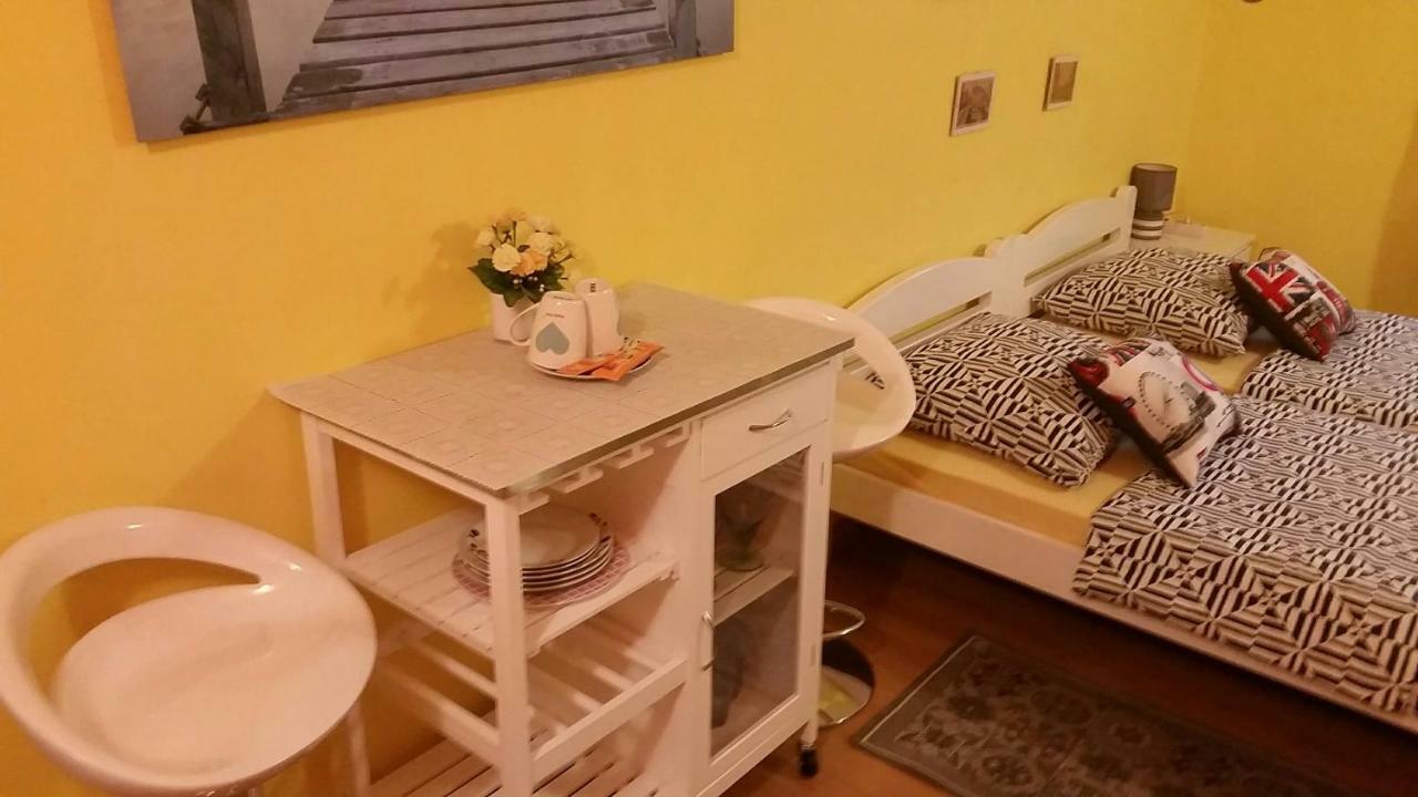 Studio And Rooms Korzo Rijeka Bagian luar foto