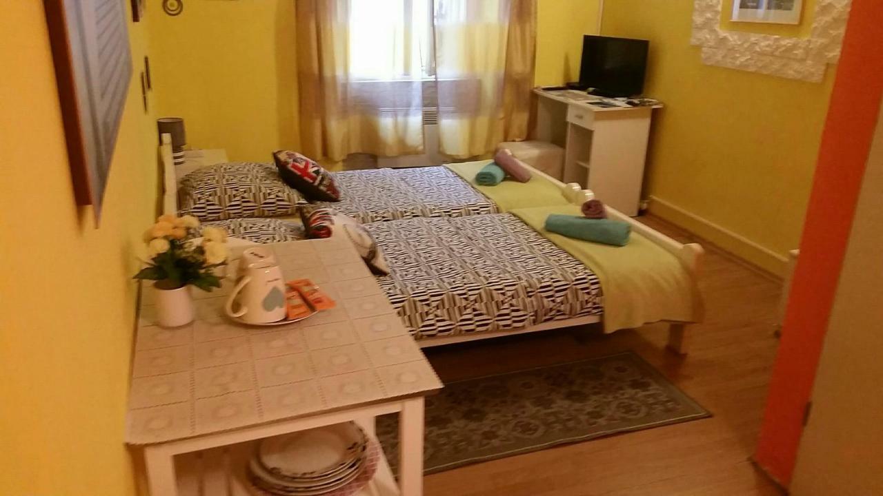 Studio And Rooms Korzo Rijeka Bagian luar foto